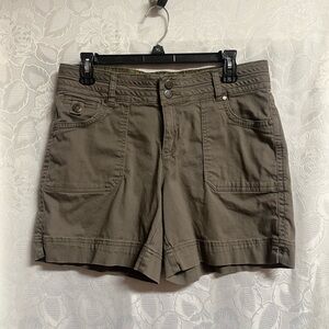 Women’s Olive Cargo Shorts with Front Patch Pockets